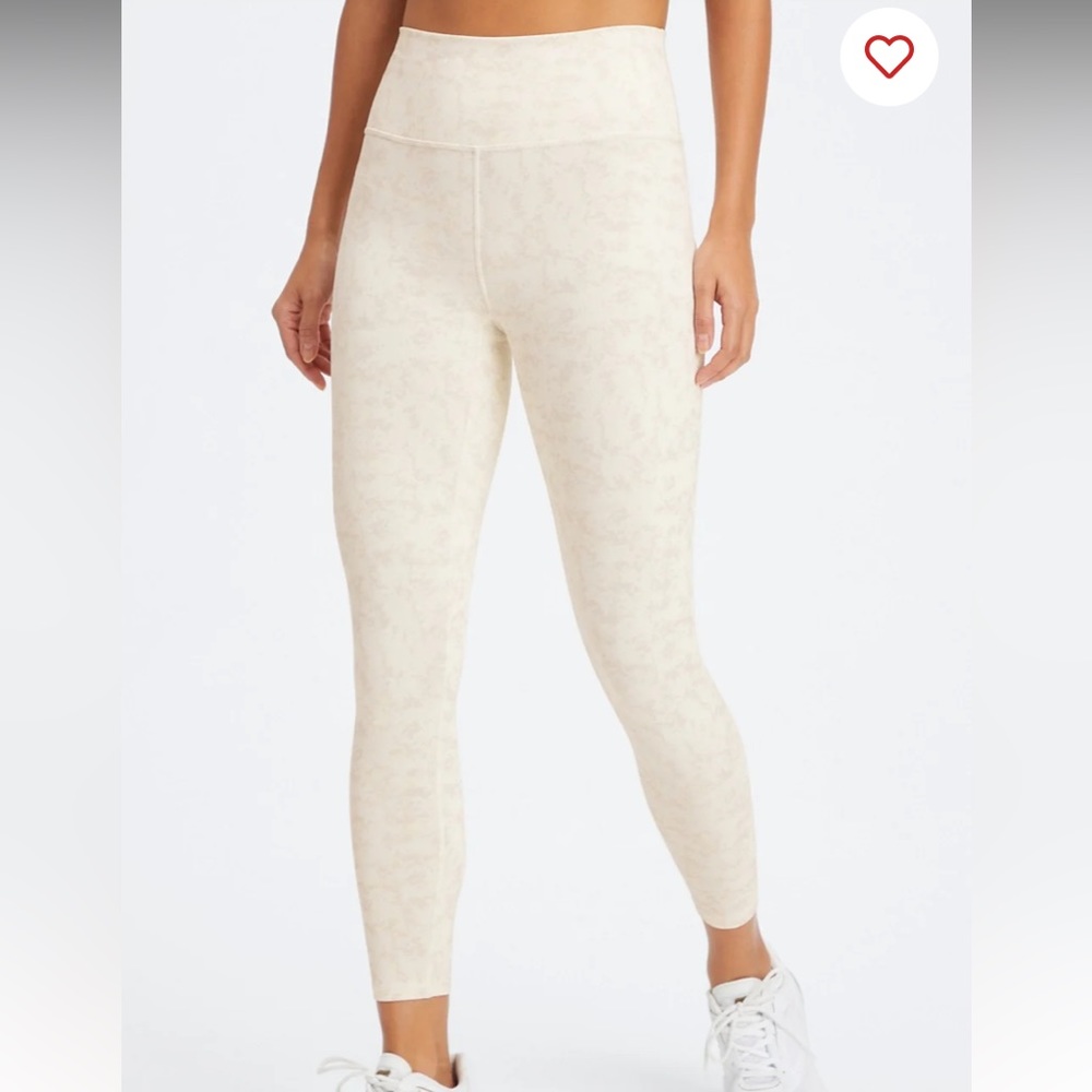 NWT Fabletics Define Powerhold Legging. Large